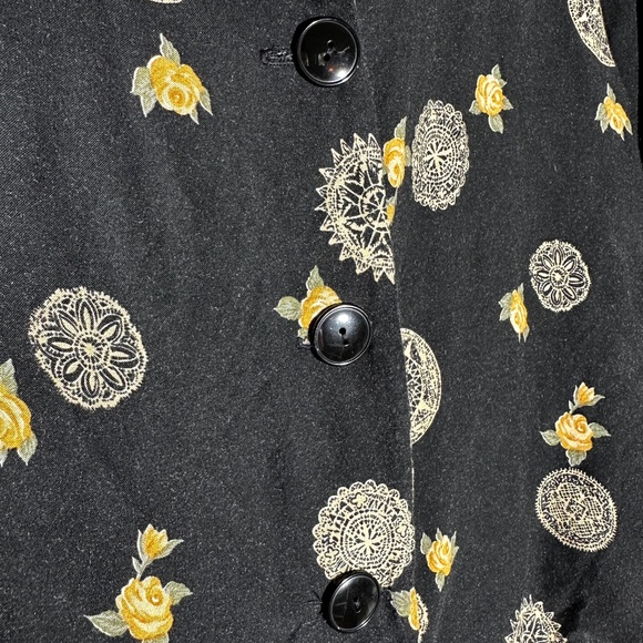 Adorable 90's Crop Top with Large Black Buttons and Rayon Paisley Pattern - Picture 3 of 5